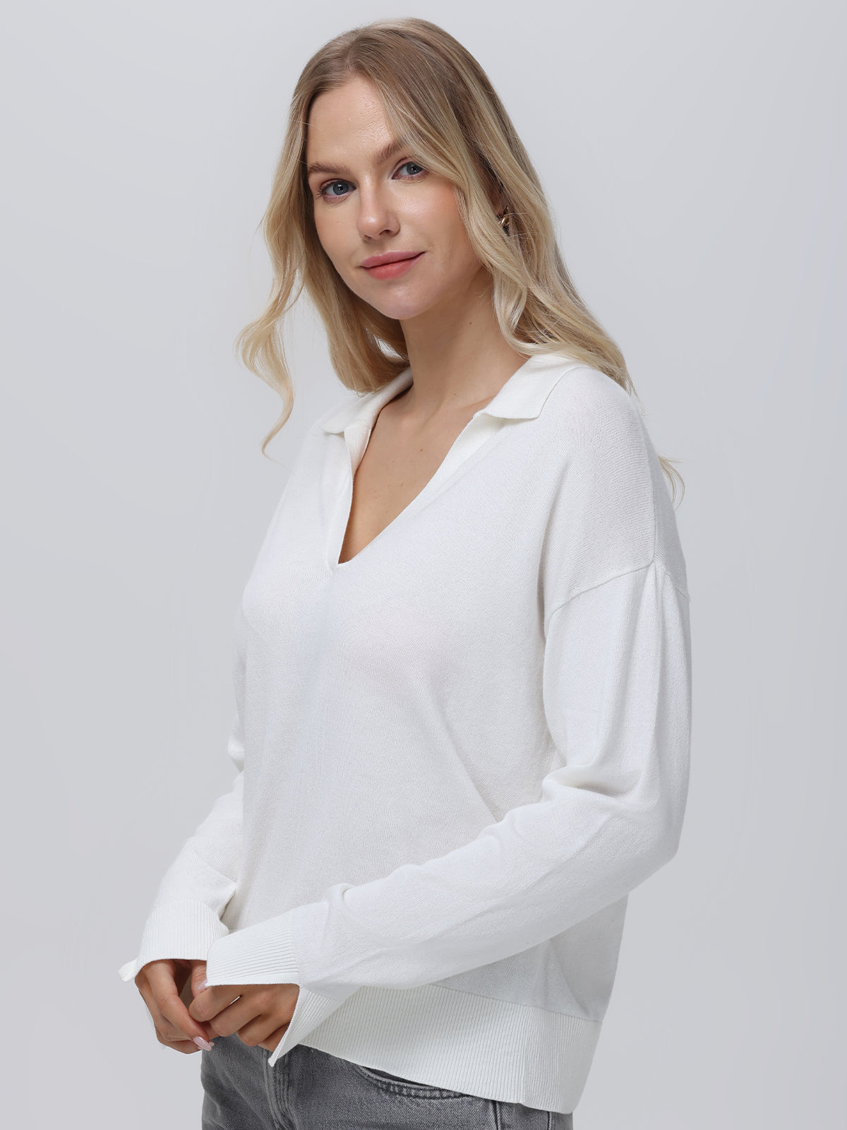 Maddi: 100% Cotton V-Neck Collar Pullover