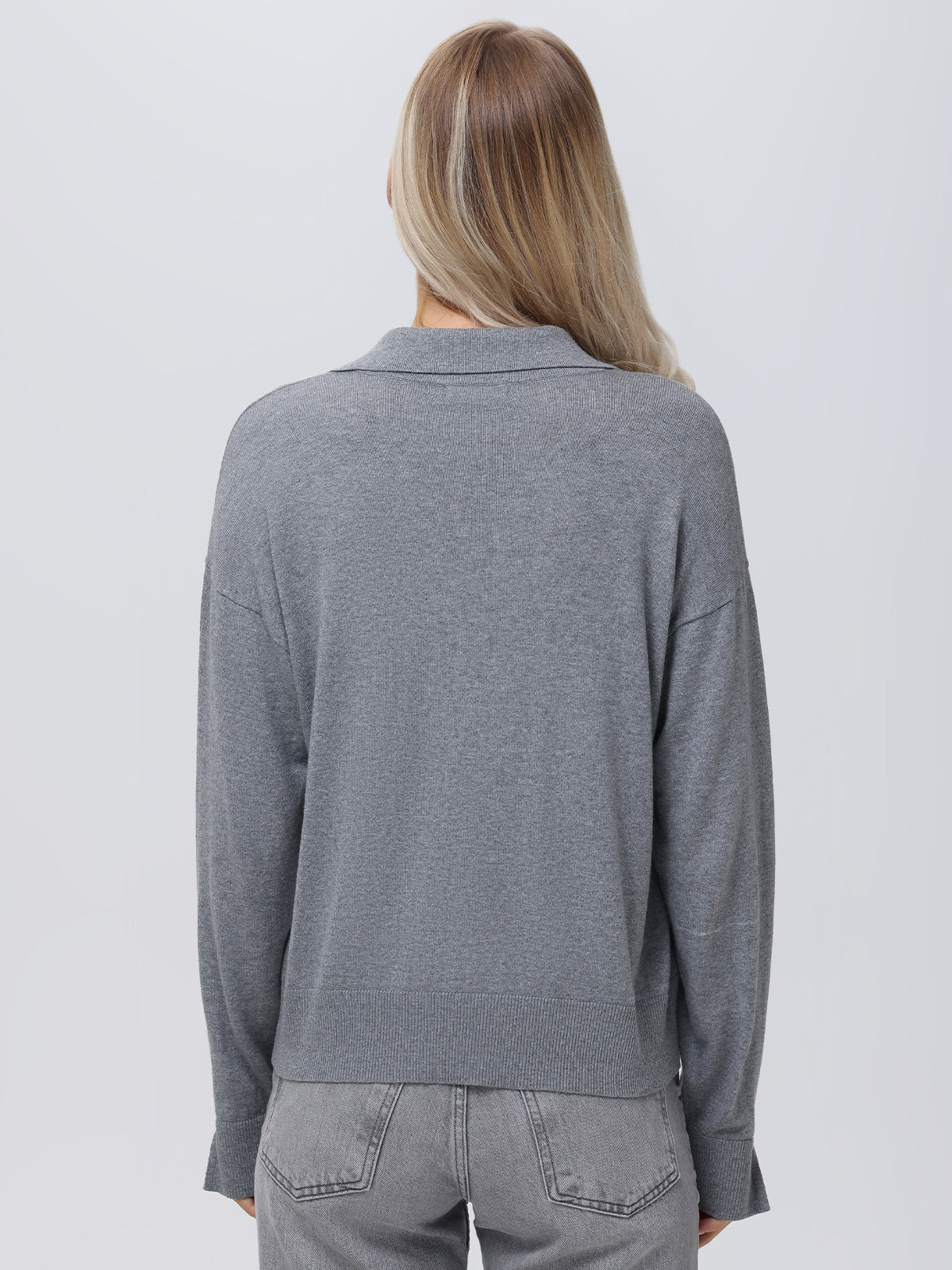 Maddi: 100% Cotton V-Neck Collar Pullover